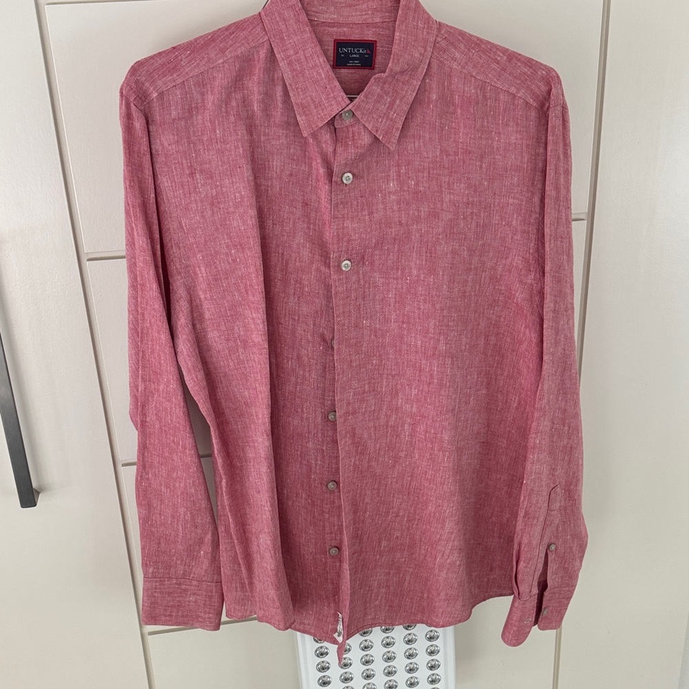 Untuck it Men's Casual light red  Button Down Shirt